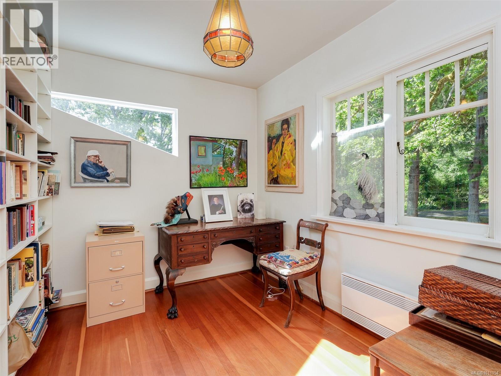 2550 Queenswood Dr, Saanich