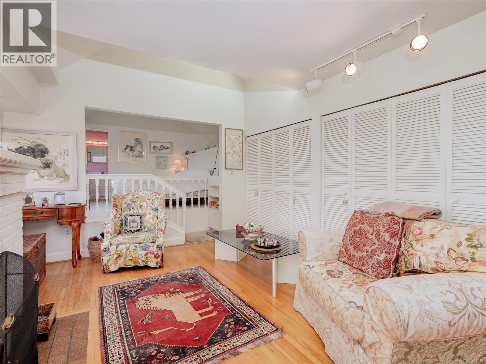 2550 Queenswood Dr, Saanich