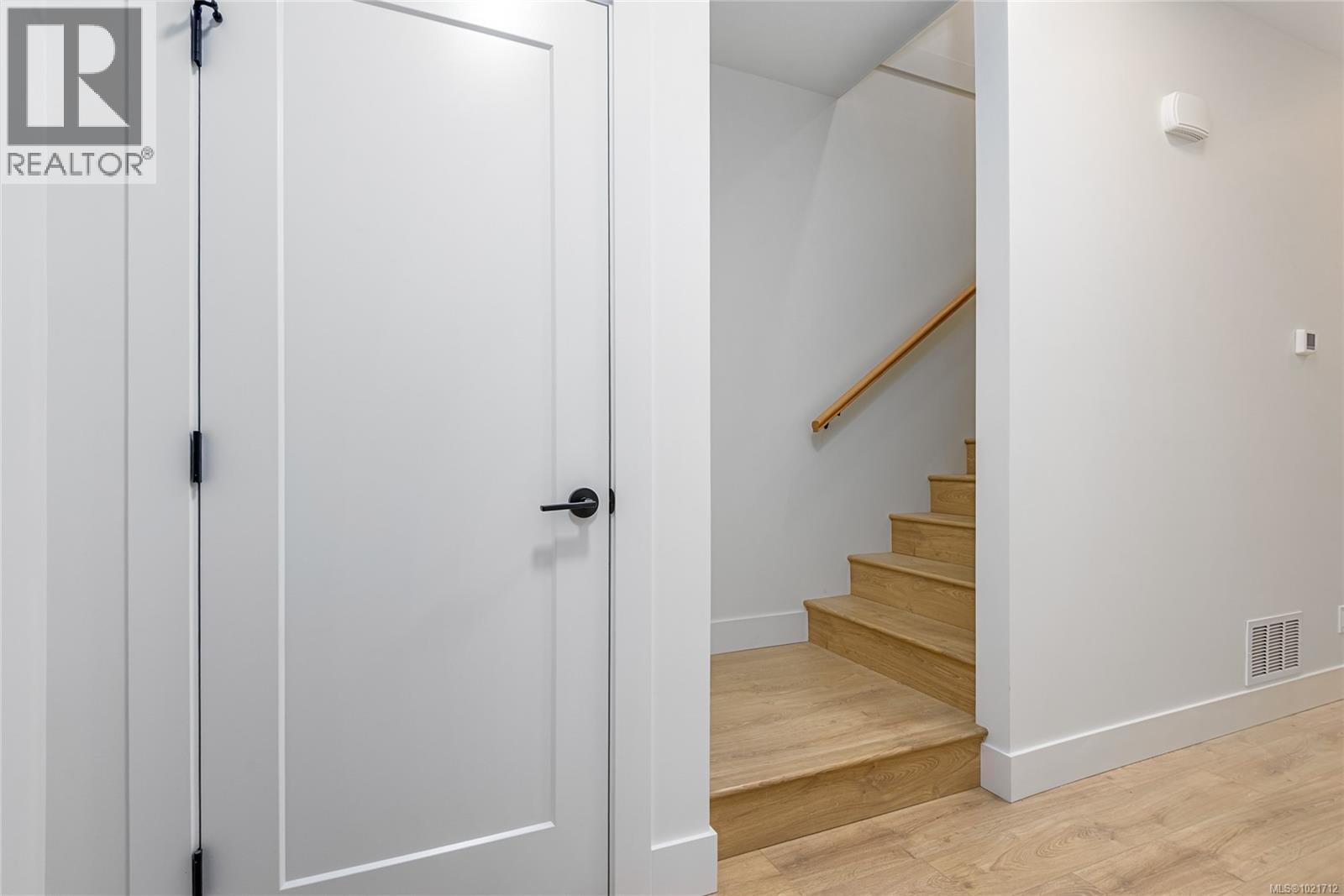 B 1044 Lazo Rd, Comox