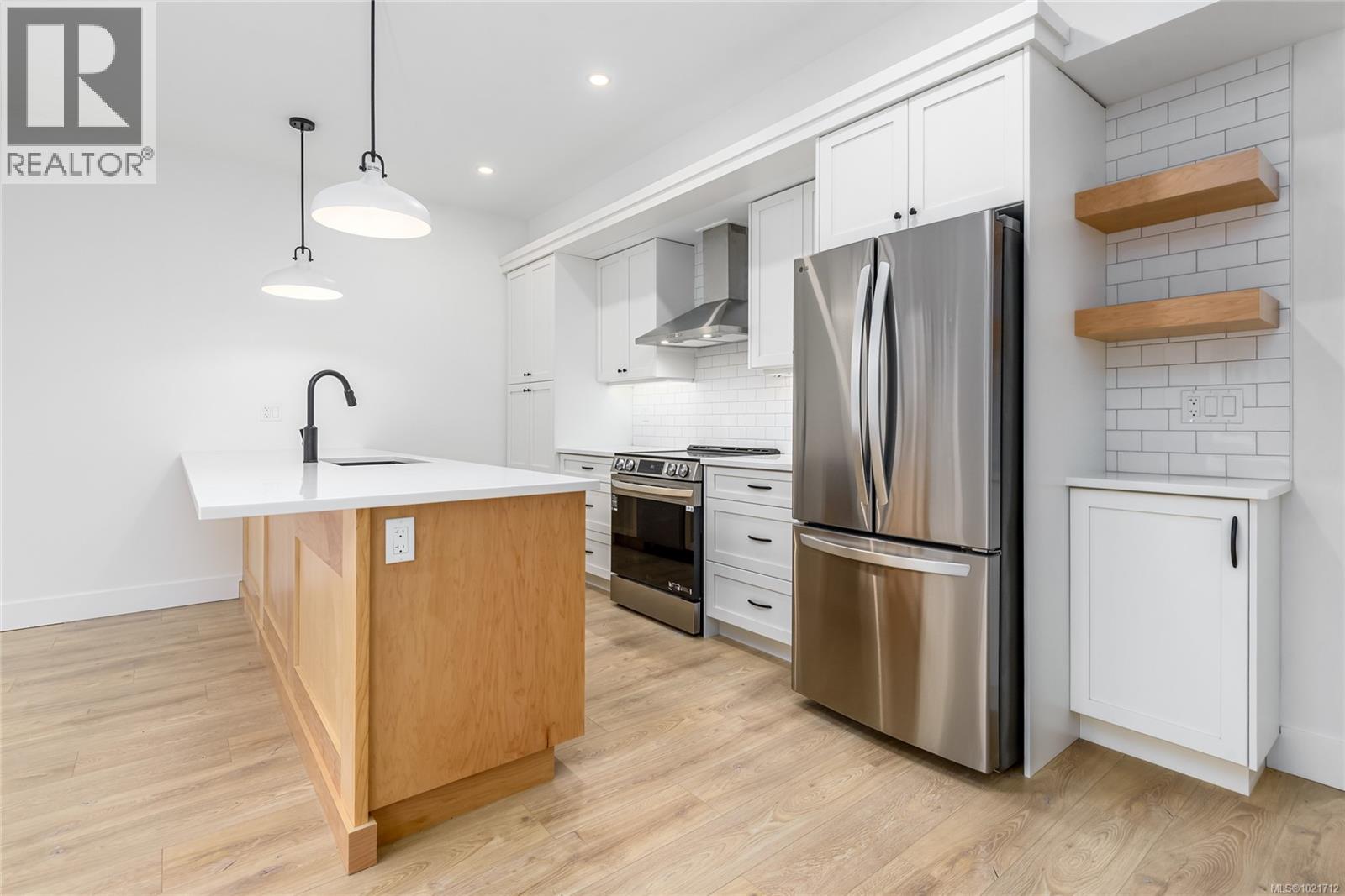 B 1044 Lazo Rd, Comox