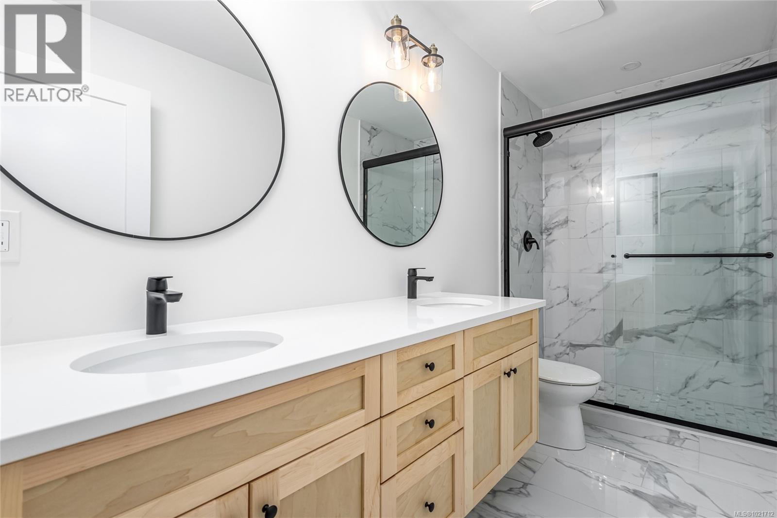 B 1044 Lazo Rd, Comox