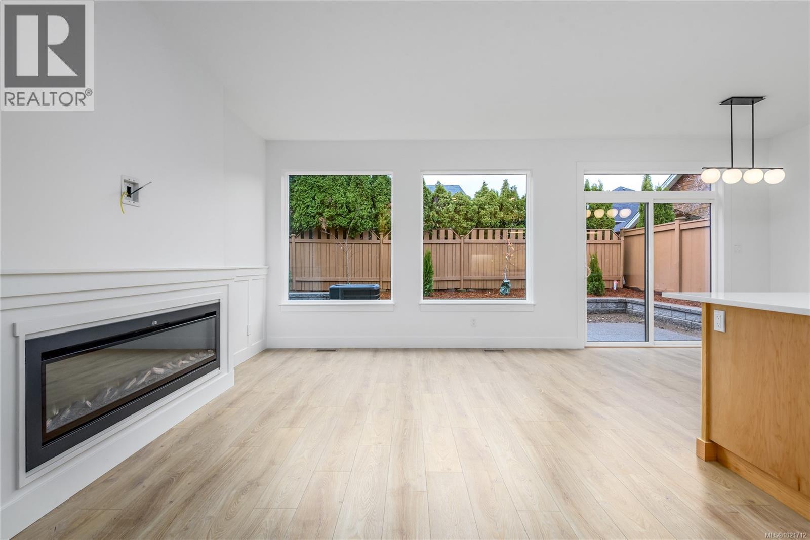 B 1044 Lazo Rd, Comox