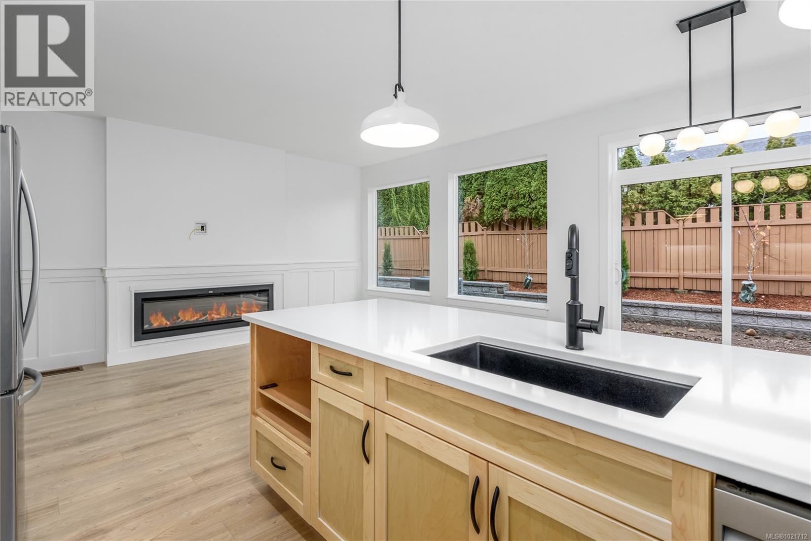 B 1044 Lazo Rd, Comox