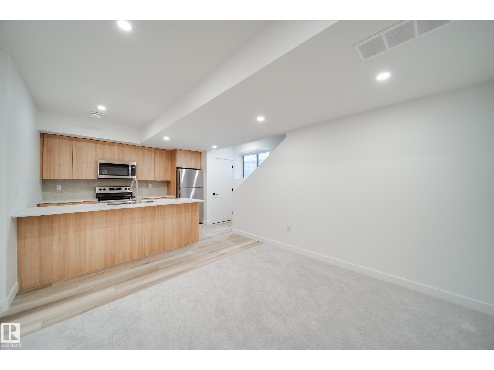 8522 80 AV NW, Edmonton