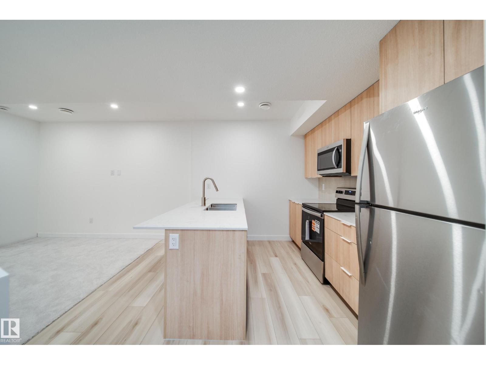 8522 80 AV NW, Edmonton