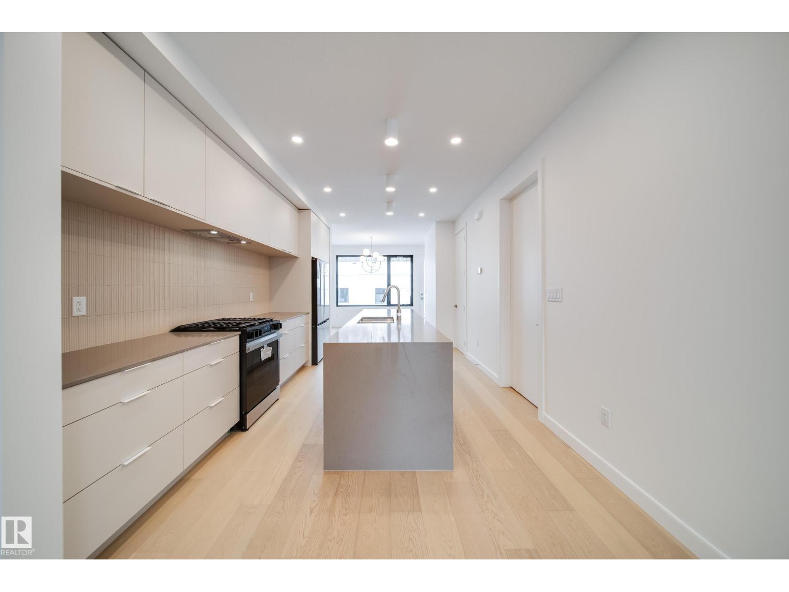 8522 80 AV NW, Edmonton