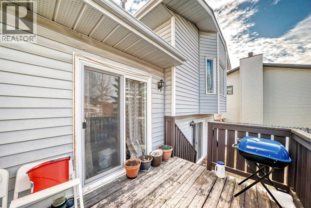 Single Family House 4 Level for Sale in  Hawkwood Boulevard NW Hawkwood Calgary 