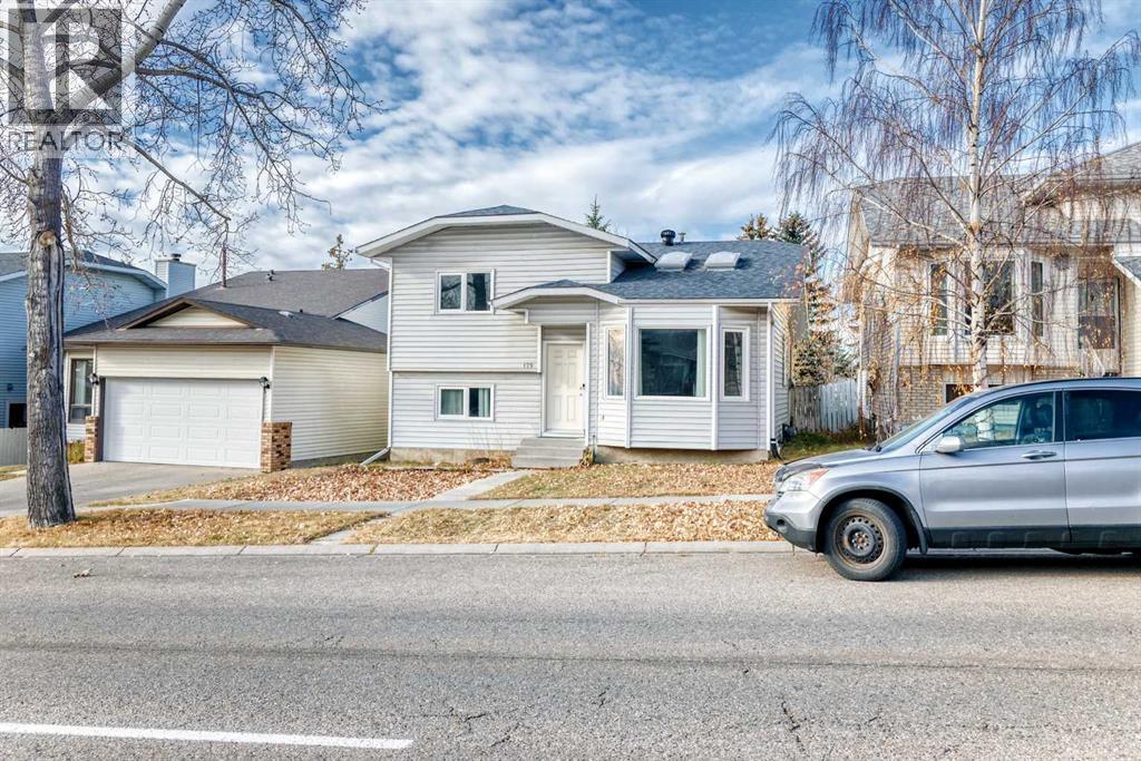 Single Family House 4 Level for Sale in  Hawkwood Boulevard NW Hawkwood Calgary 