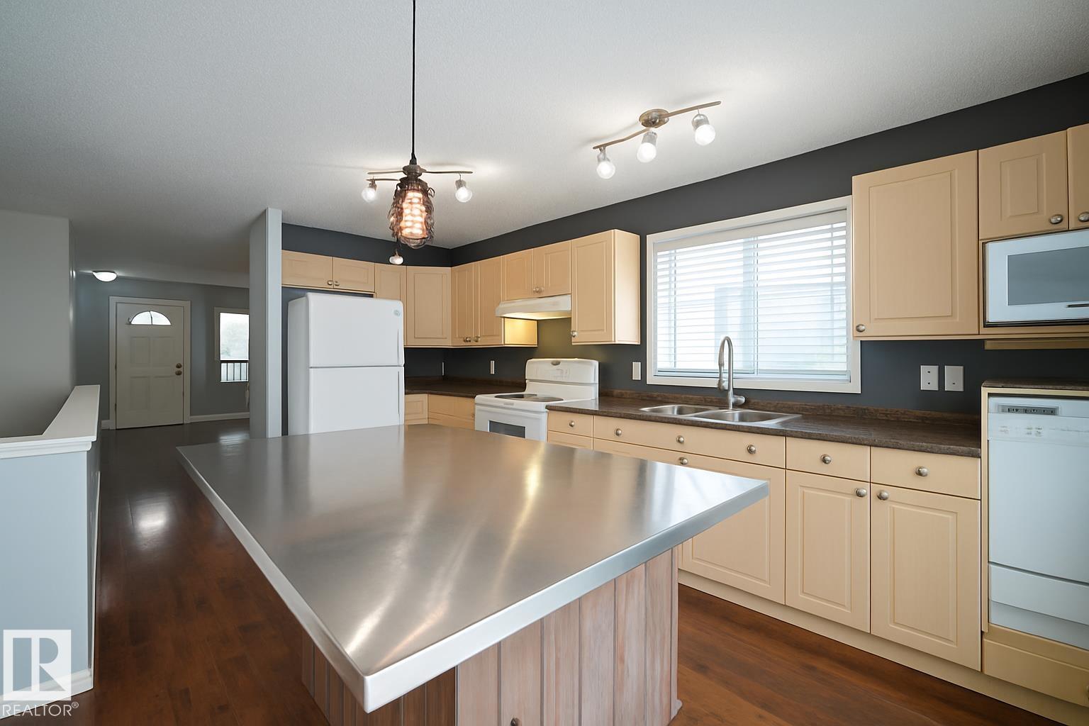 20432 48 AV NW, Edmonton