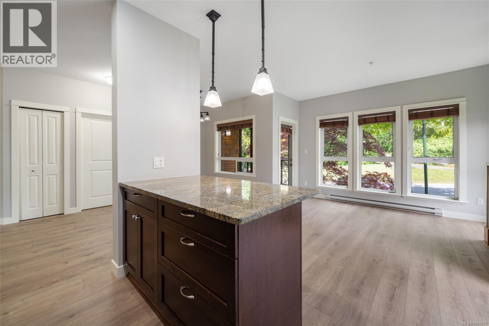 210 201 Nursery Hill Dr, View Royal