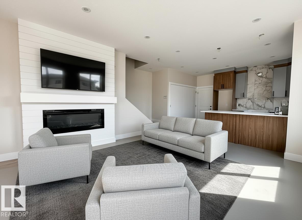 14807 98 AV NW, Edmonton