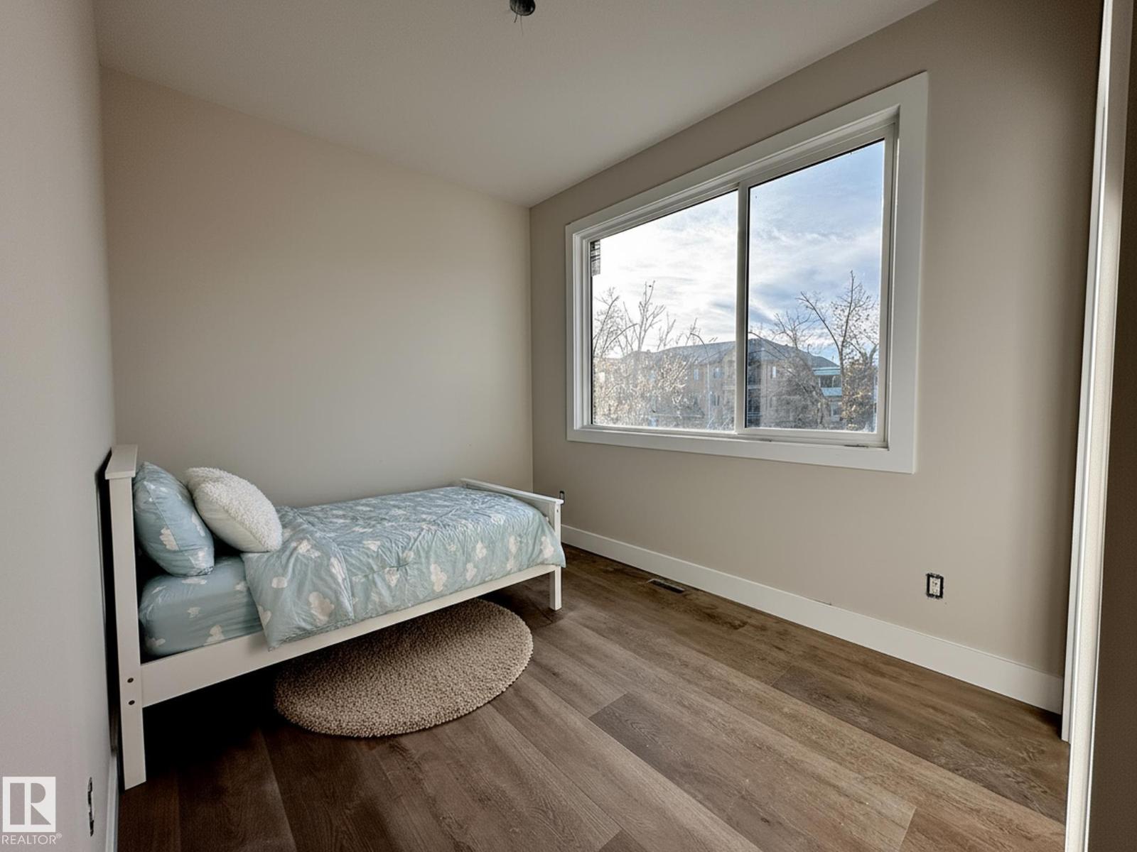 14807 98 AV NW - 23
