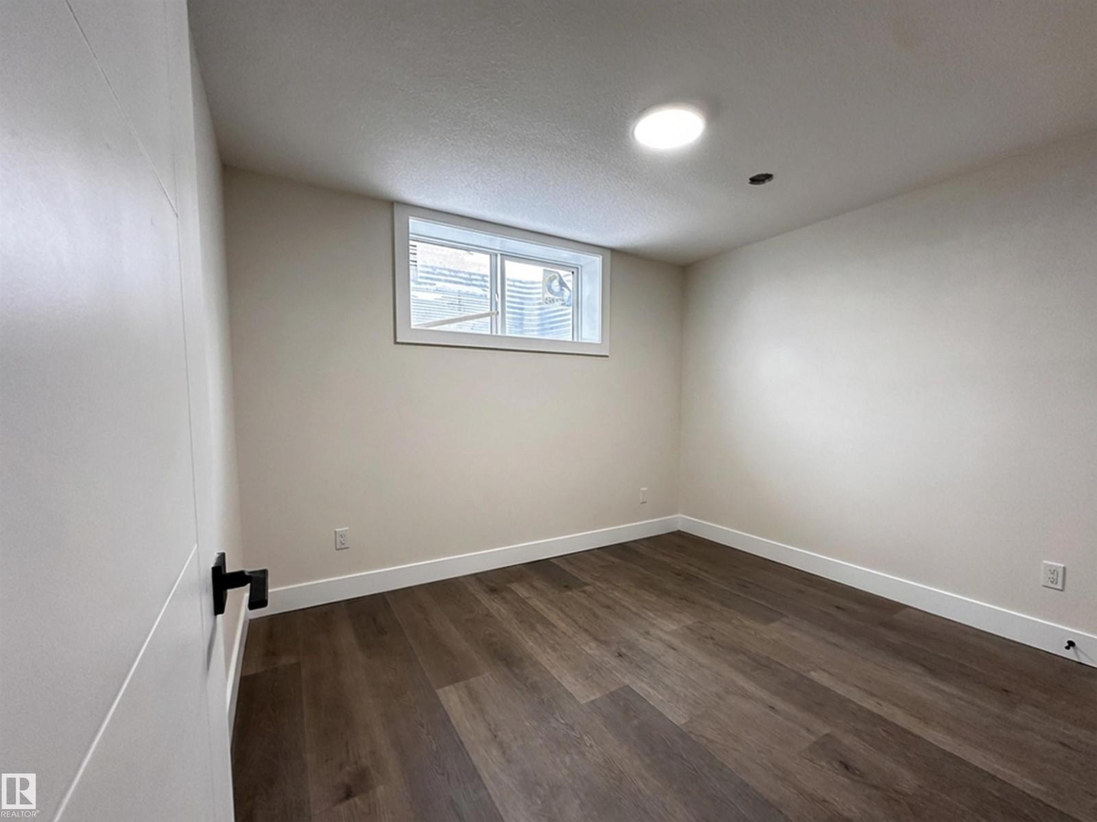 14807 98 AV NW - 28