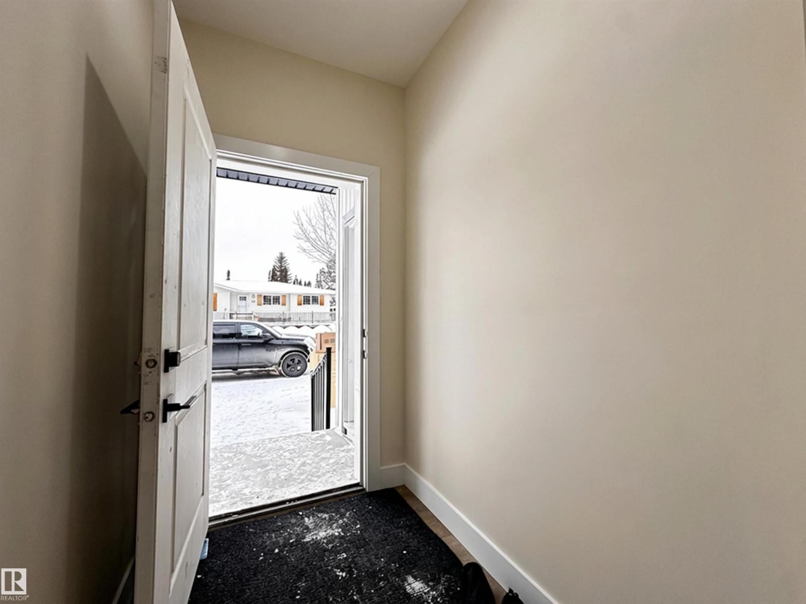 14807 98 AV NW - 25