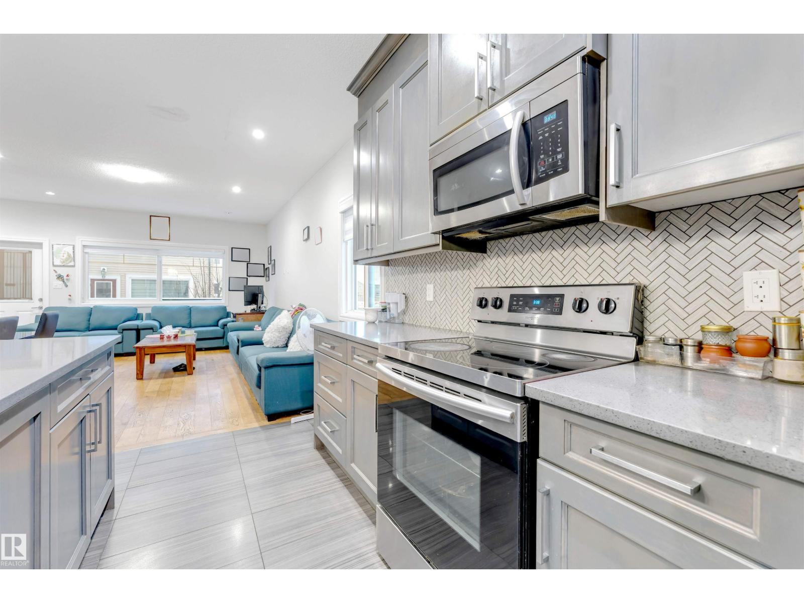 #50 2803 14 AV NW, Edmonton