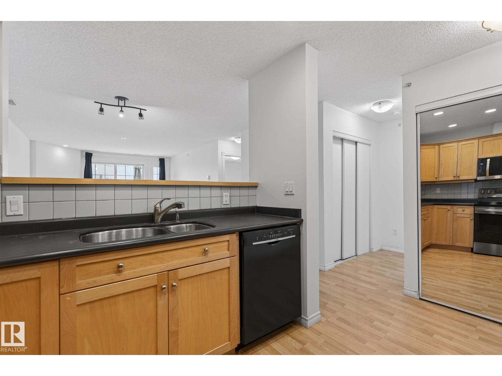 #420 12110 106 AV NW, Edmonton