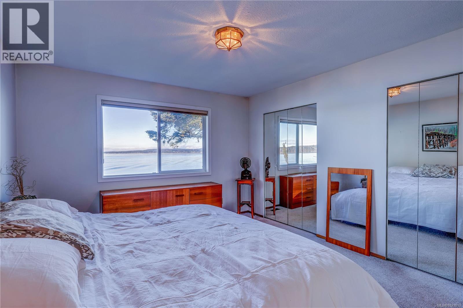 2112 Beach Dr, Port McNeill