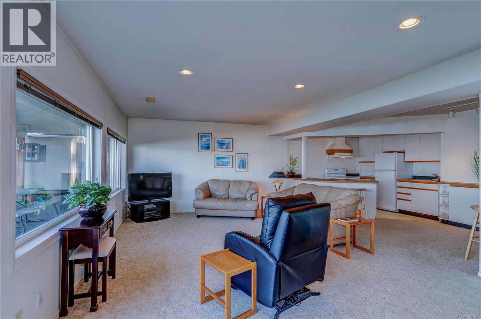 2112 Beach Dr, Port McNeill