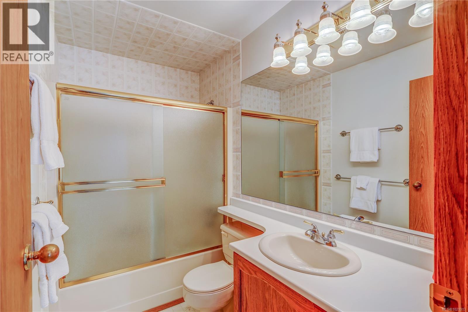 2112 Beach Dr, Port McNeill