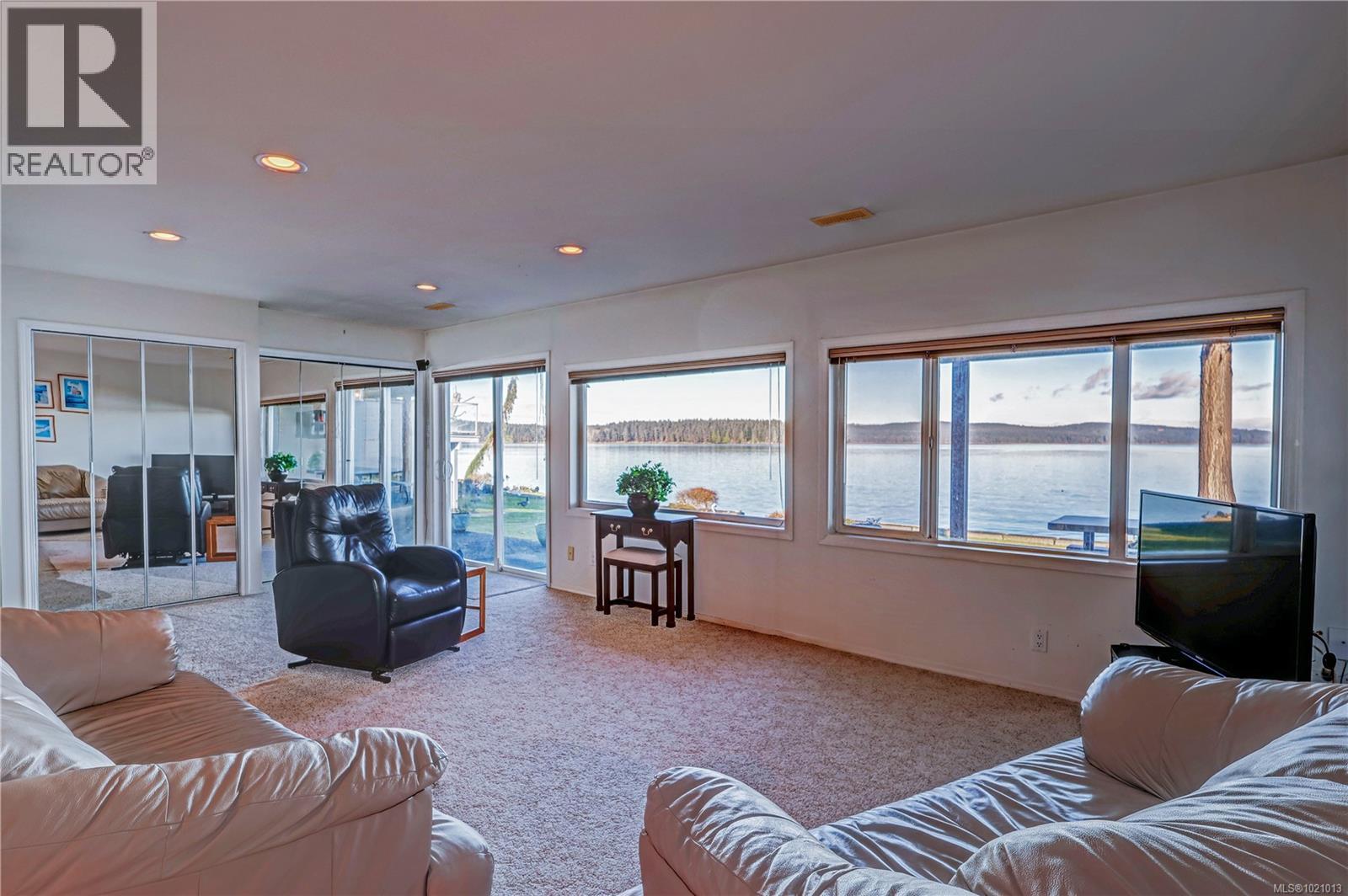 2112 Beach Dr, Port McNeill