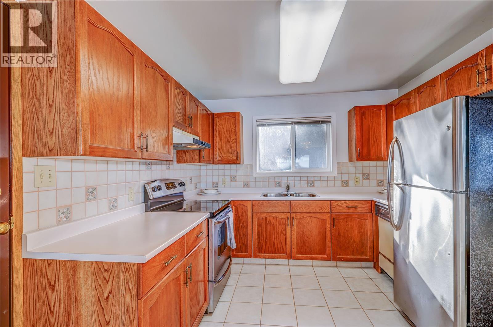 2112 Beach Dr, Port McNeill