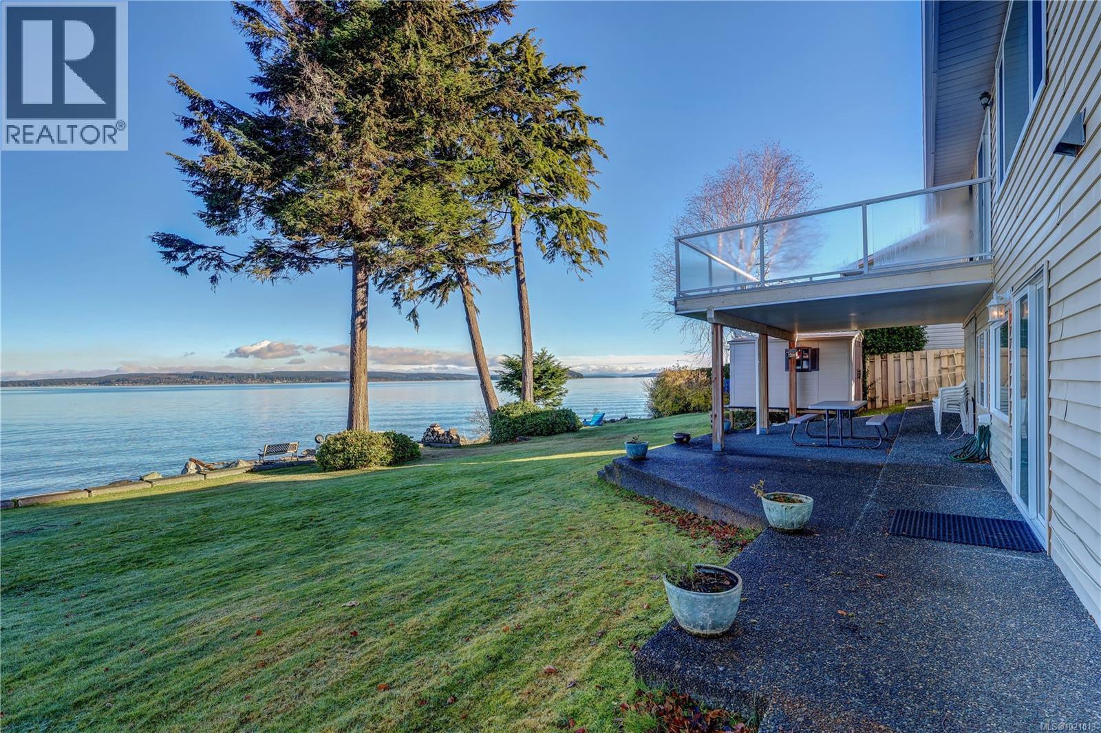 2112 Beach Dr, Port McNeill