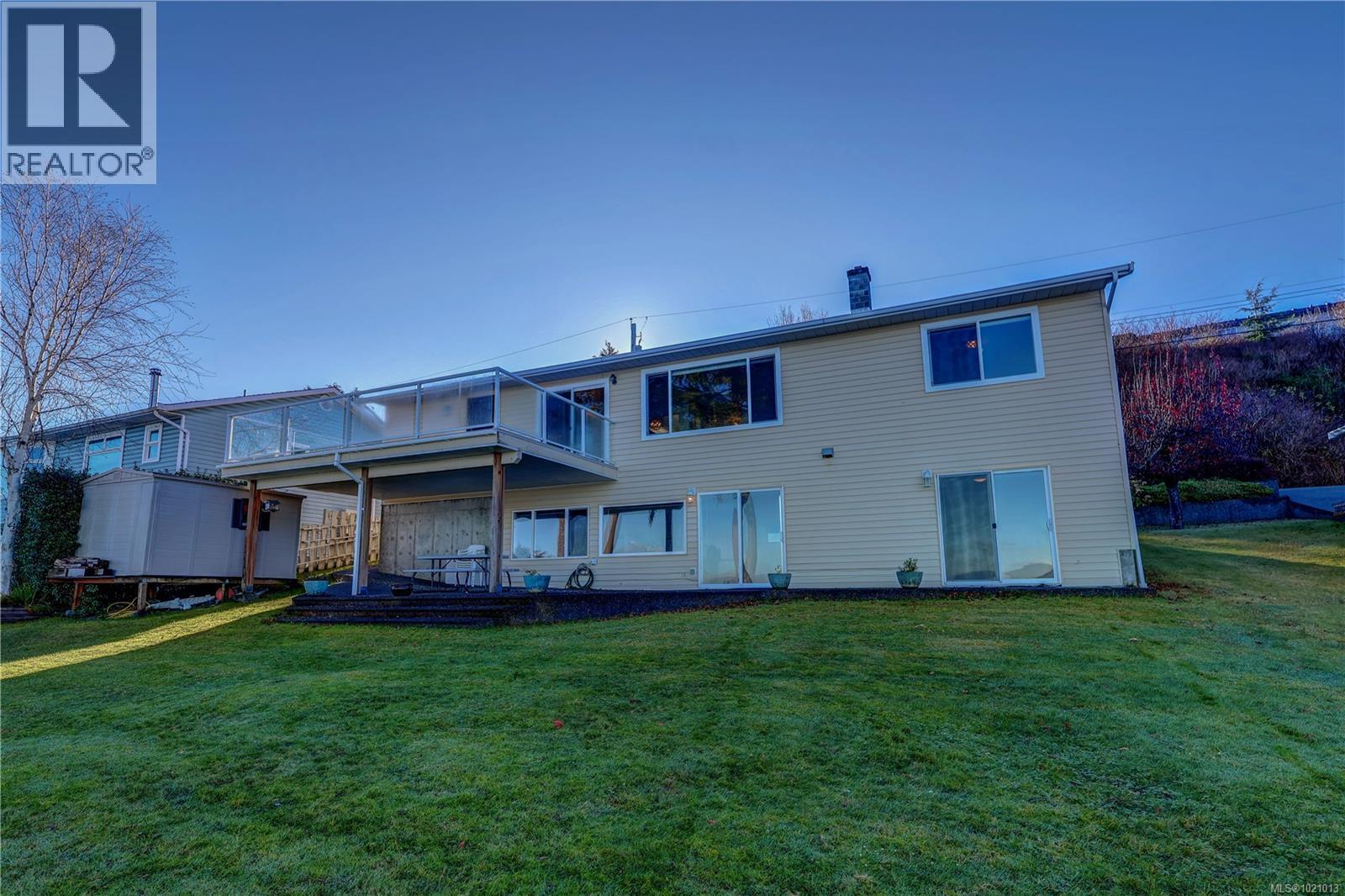 2112 Beach Dr, Port McNeill