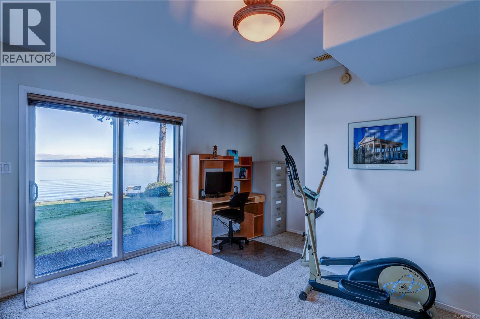 2112 Beach Dr, Port McNeill