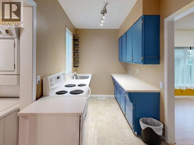 5646 MANSON AVE, Powell River