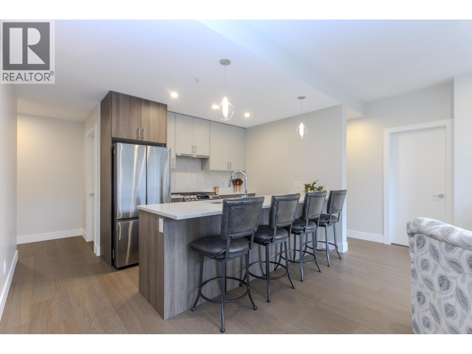 202 1870 DOWAD DRIVE, Squamish