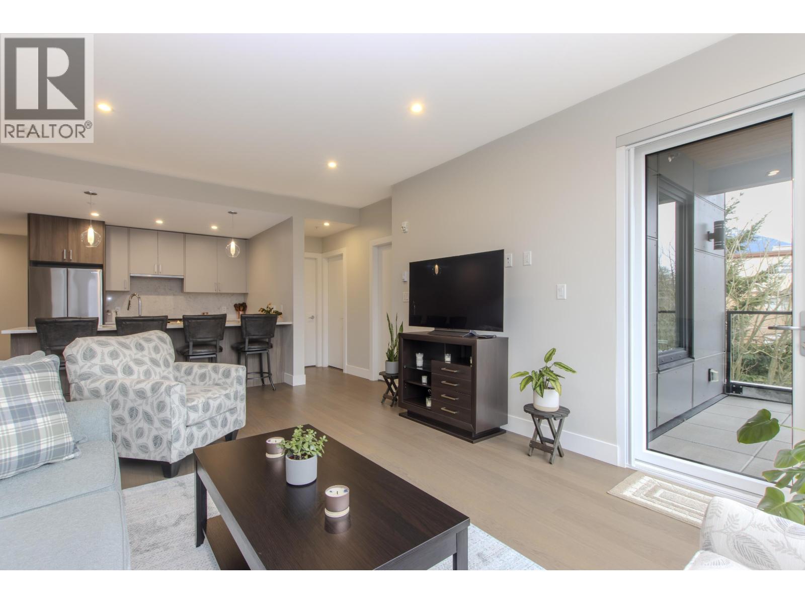 202 1870 DOWAD DRIVE, Squamish