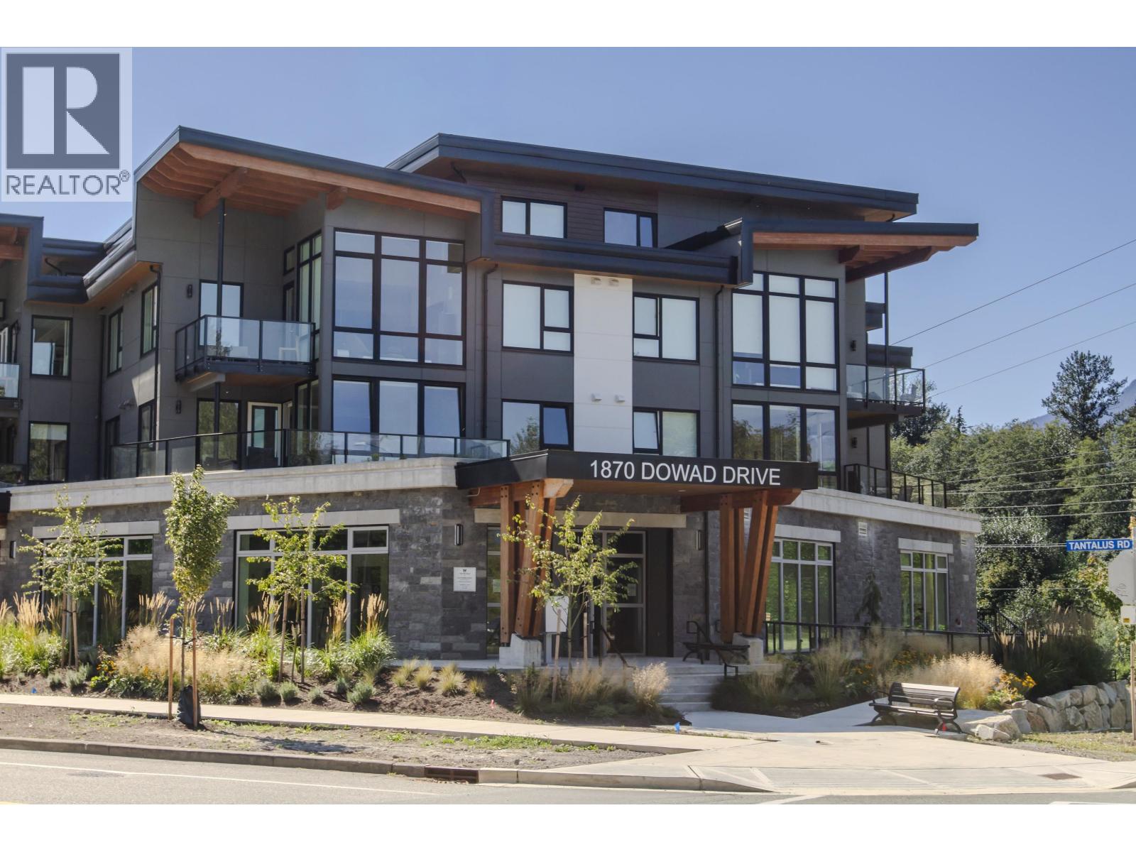 202 1870 DOWAD DRIVE, Squamish