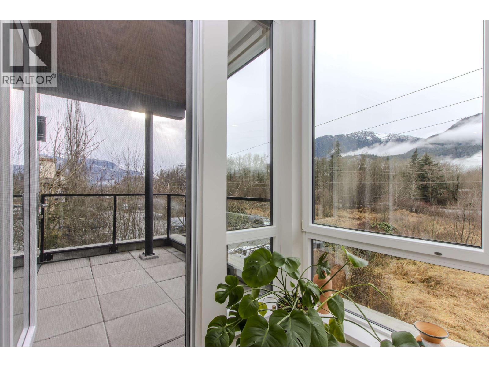 202 1870 DOWAD DRIVE, Squamish