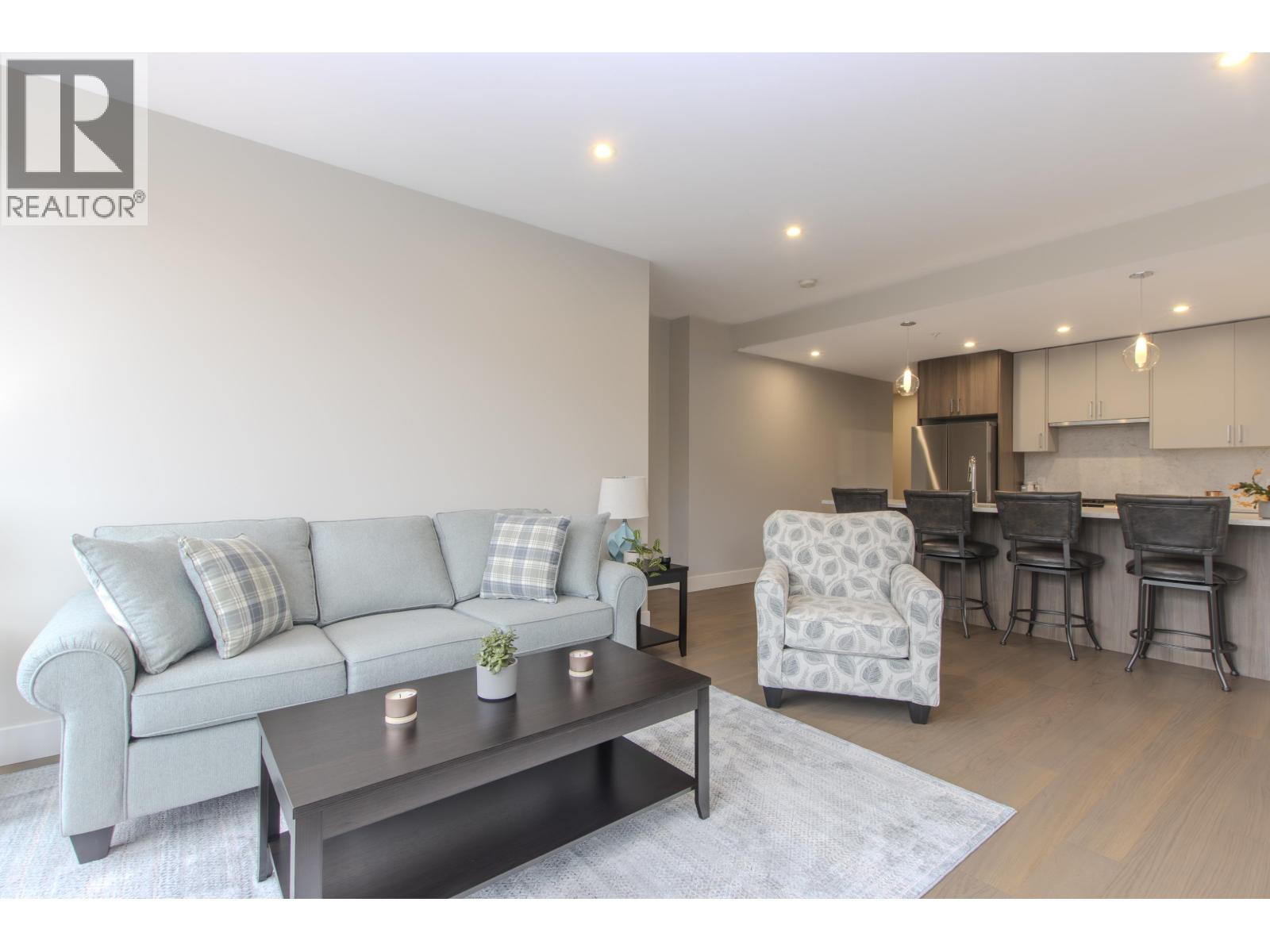 202 1870 DOWAD DRIVE, Squamish