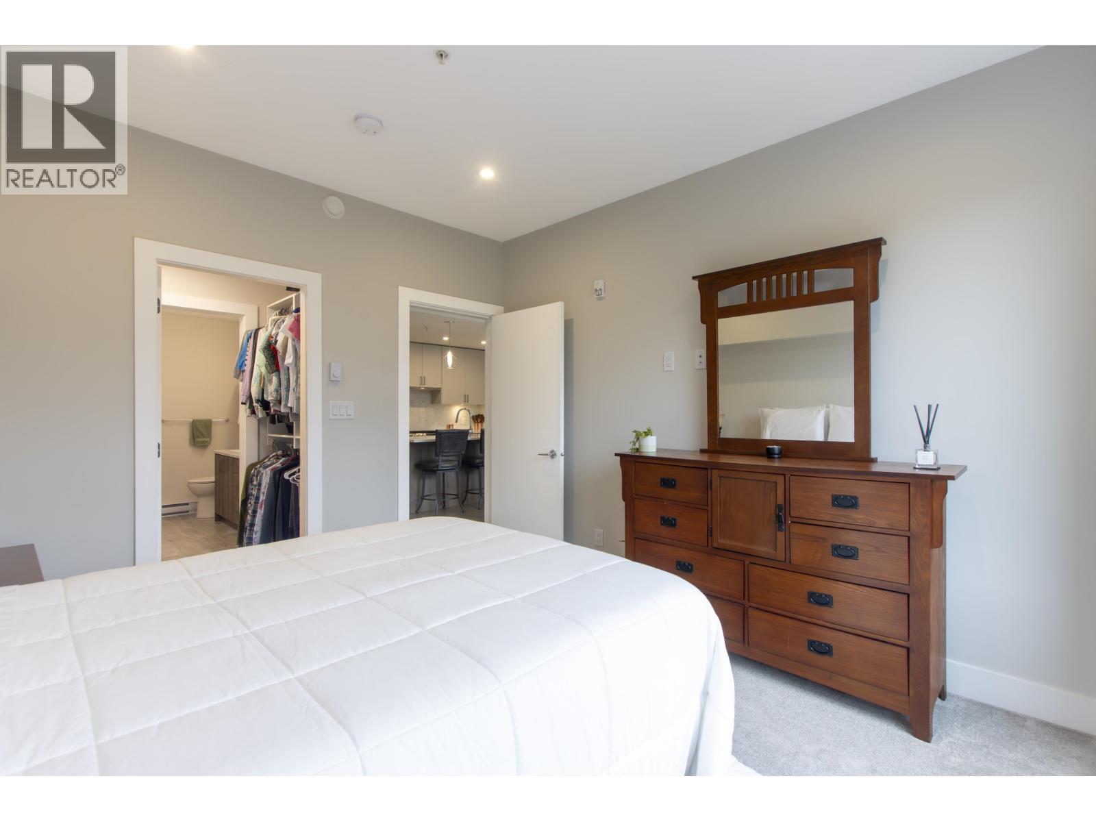 202 1870 DOWAD DRIVE, Squamish