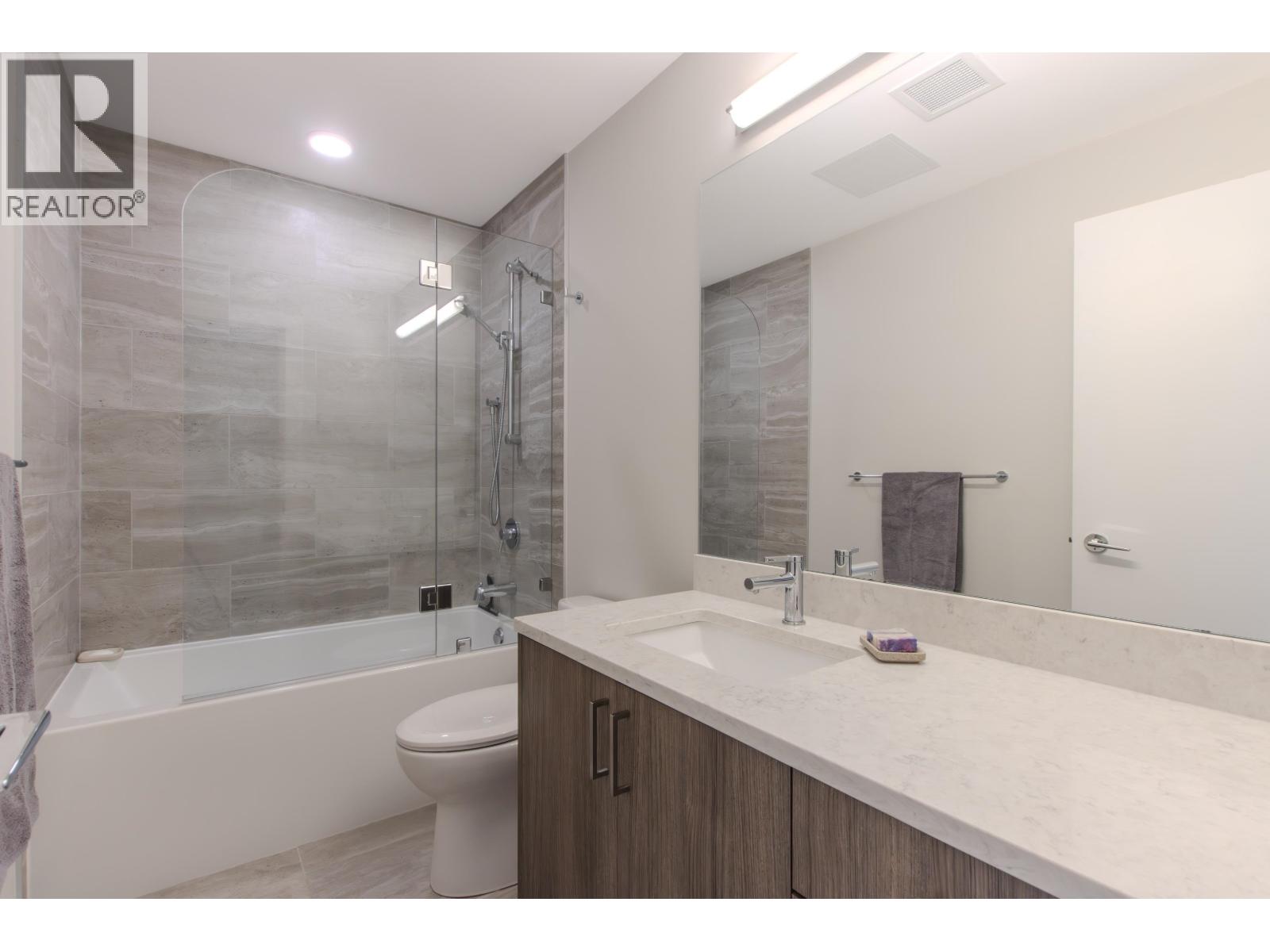 202 1870 DOWAD DRIVE, Squamish