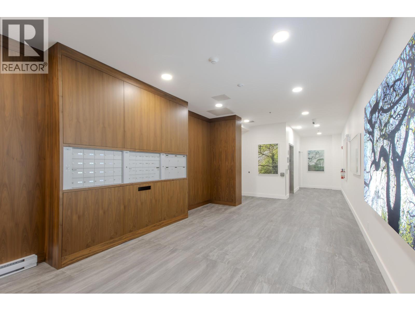 202 1870 DOWAD DRIVE, Squamish