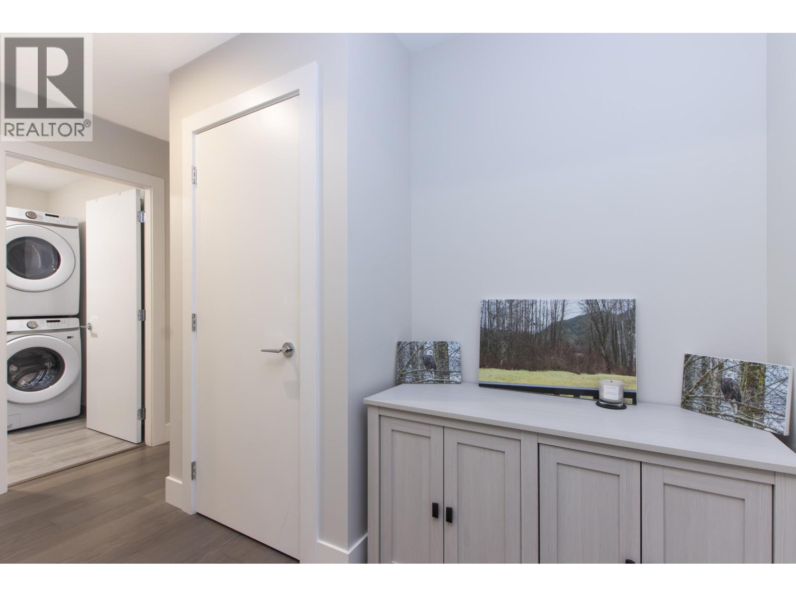 202 1870 DOWAD DRIVE, Squamish