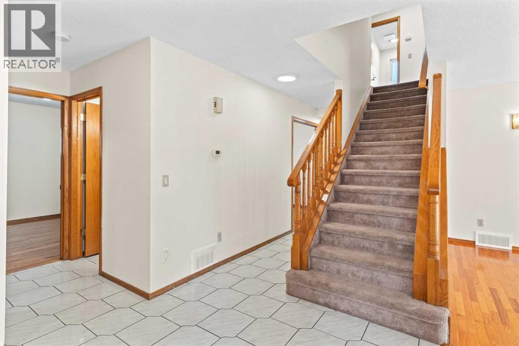 Single Family House for Sale in  Santana Road NW Sandstone Valley Calgary 