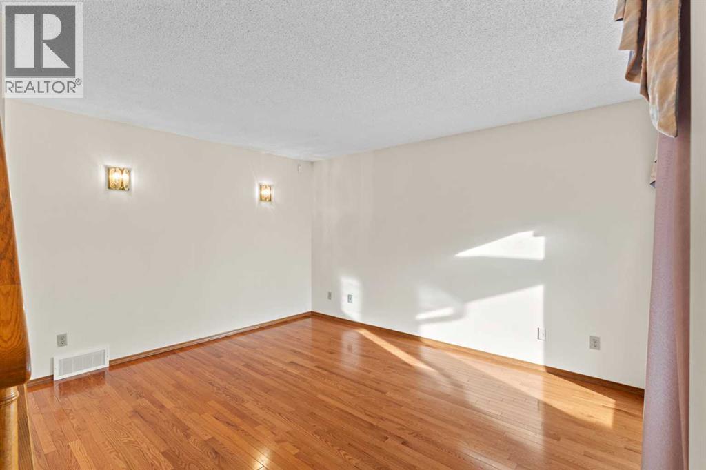 Single Family House for Sale in  Santana Road NW Sandstone Valley Calgary 