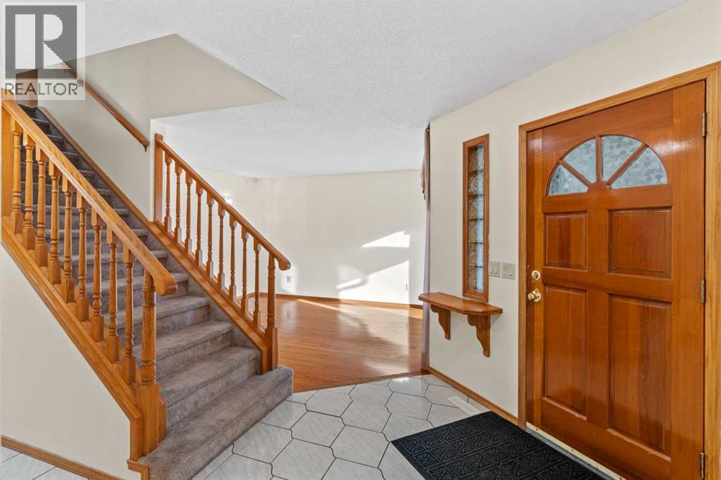 Single Family House for Sale in  Santana Road NW Sandstone Valley Calgary 