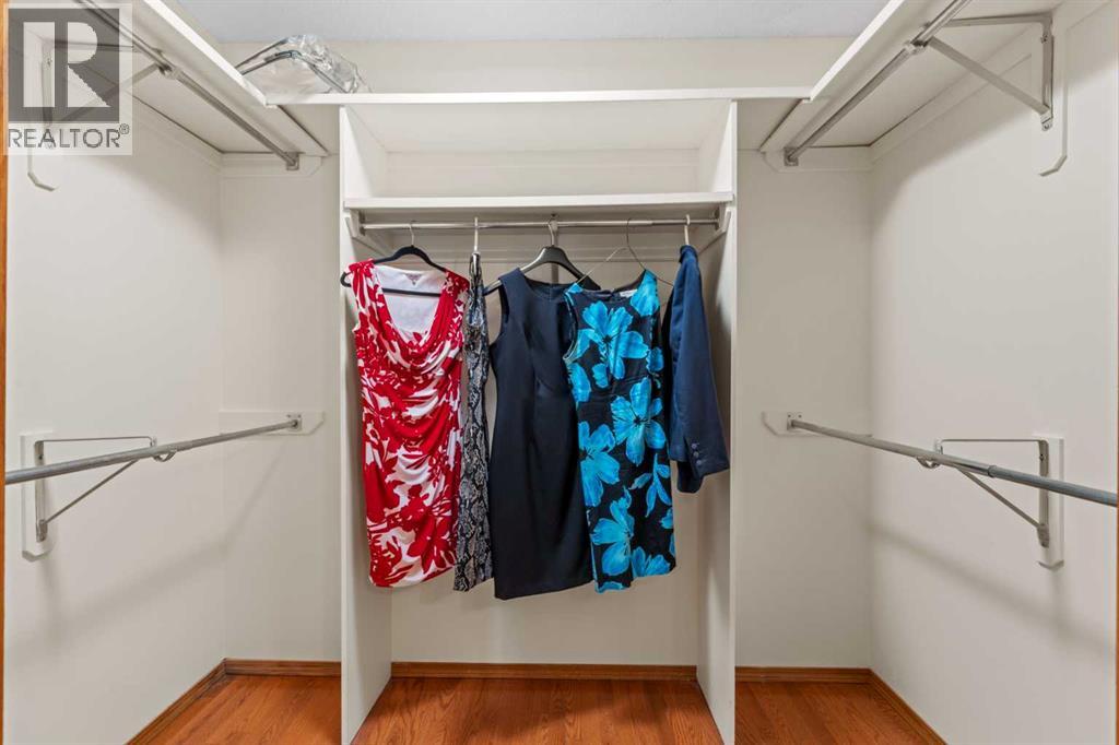 Single Family House for Sale in  Santana Road NW Sandstone Valley Calgary 