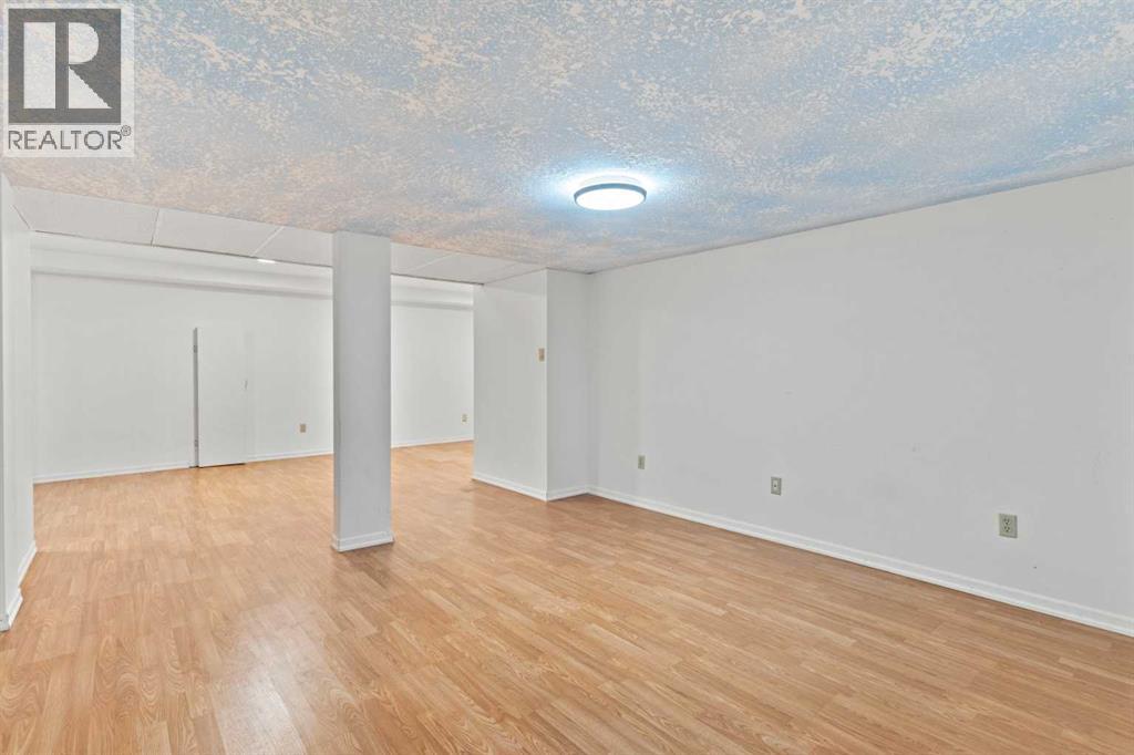 Single Family House for Sale in  Santana Road NW Sandstone Valley Calgary 