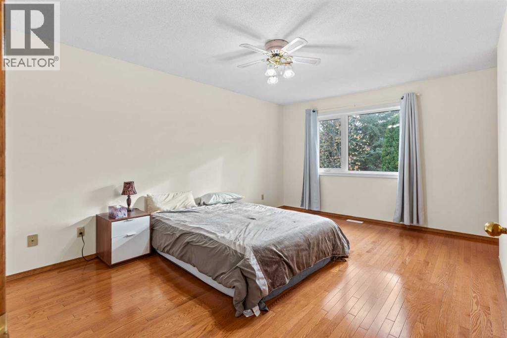 Single Family House for Sale in  Santana Road NW Sandstone Valley Calgary 