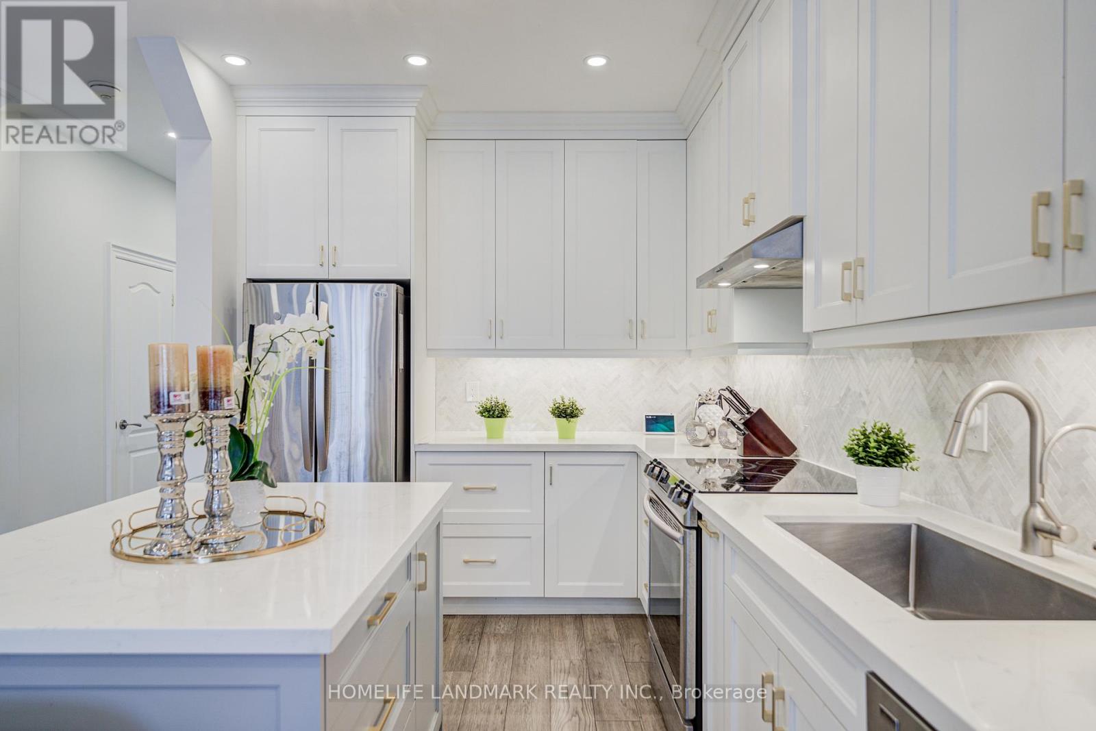 Single Family House for Sale in  GAUGUIN AVENUE Vaughan (Patterson) 