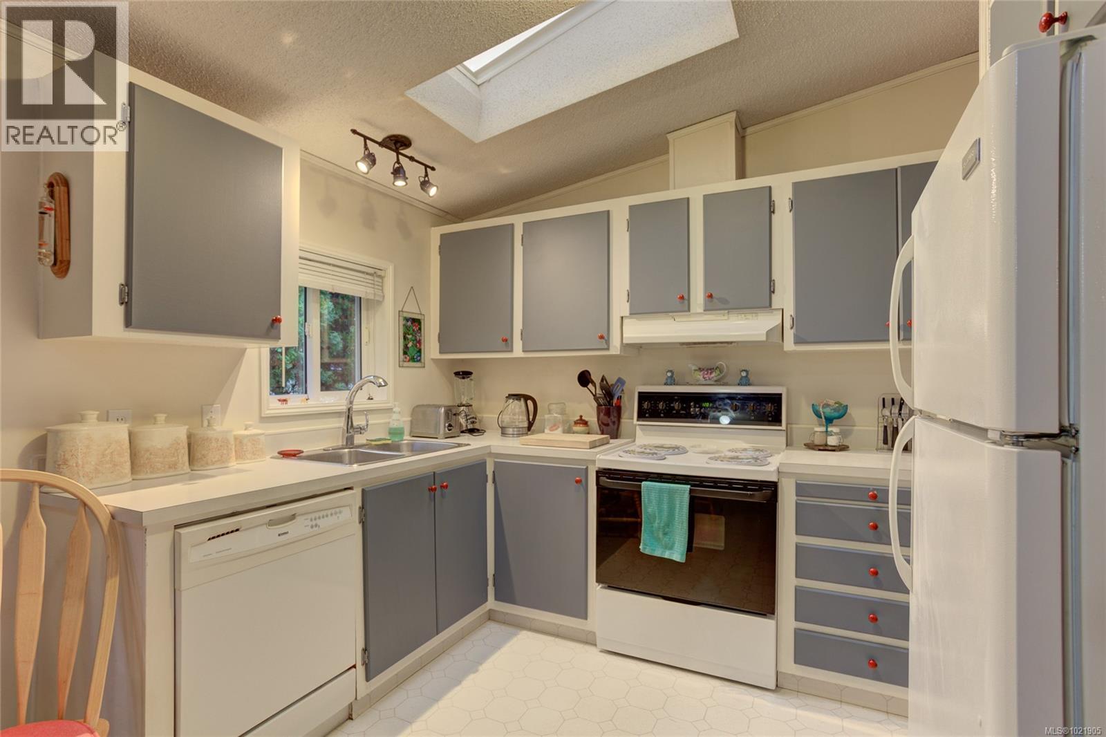 300 Lake Park Rd, Lake Cowichan