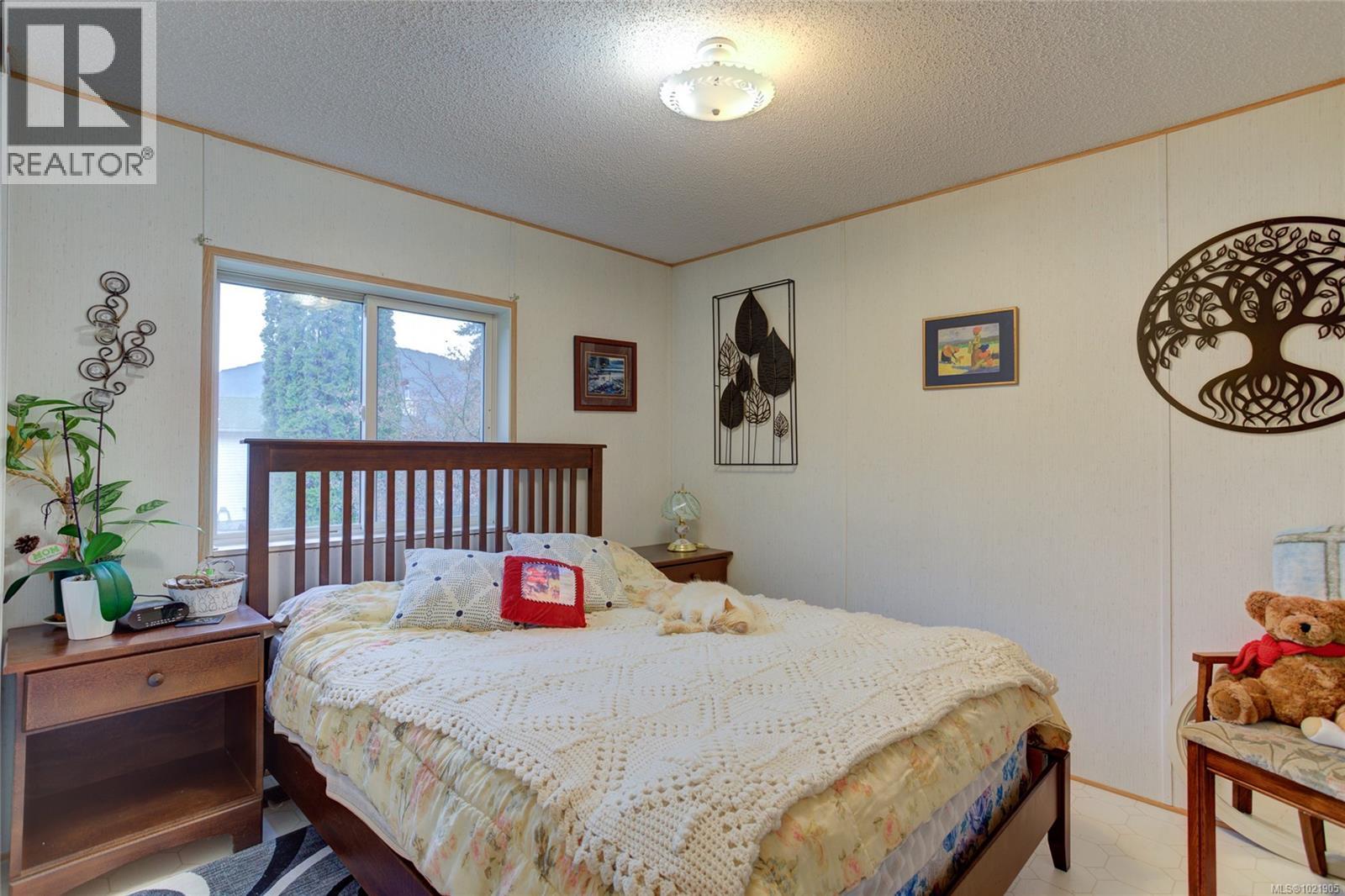 300 Lake Park Rd, Lake Cowichan