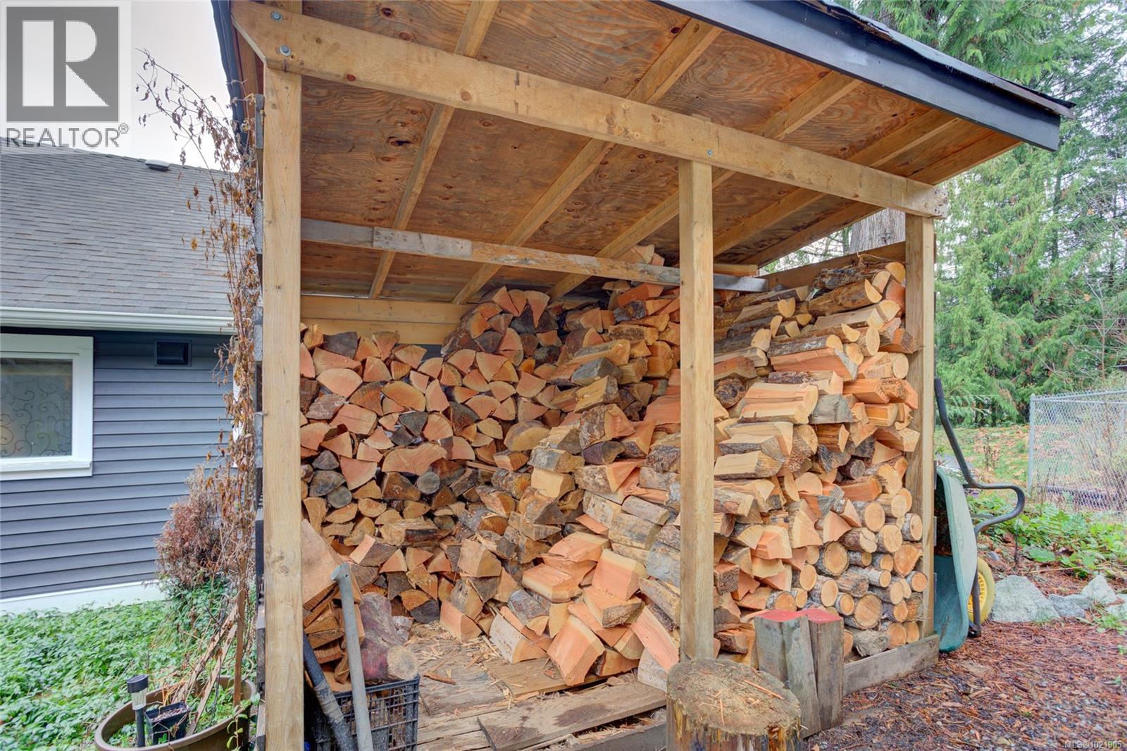 300 Lake Park Rd, Lake Cowichan