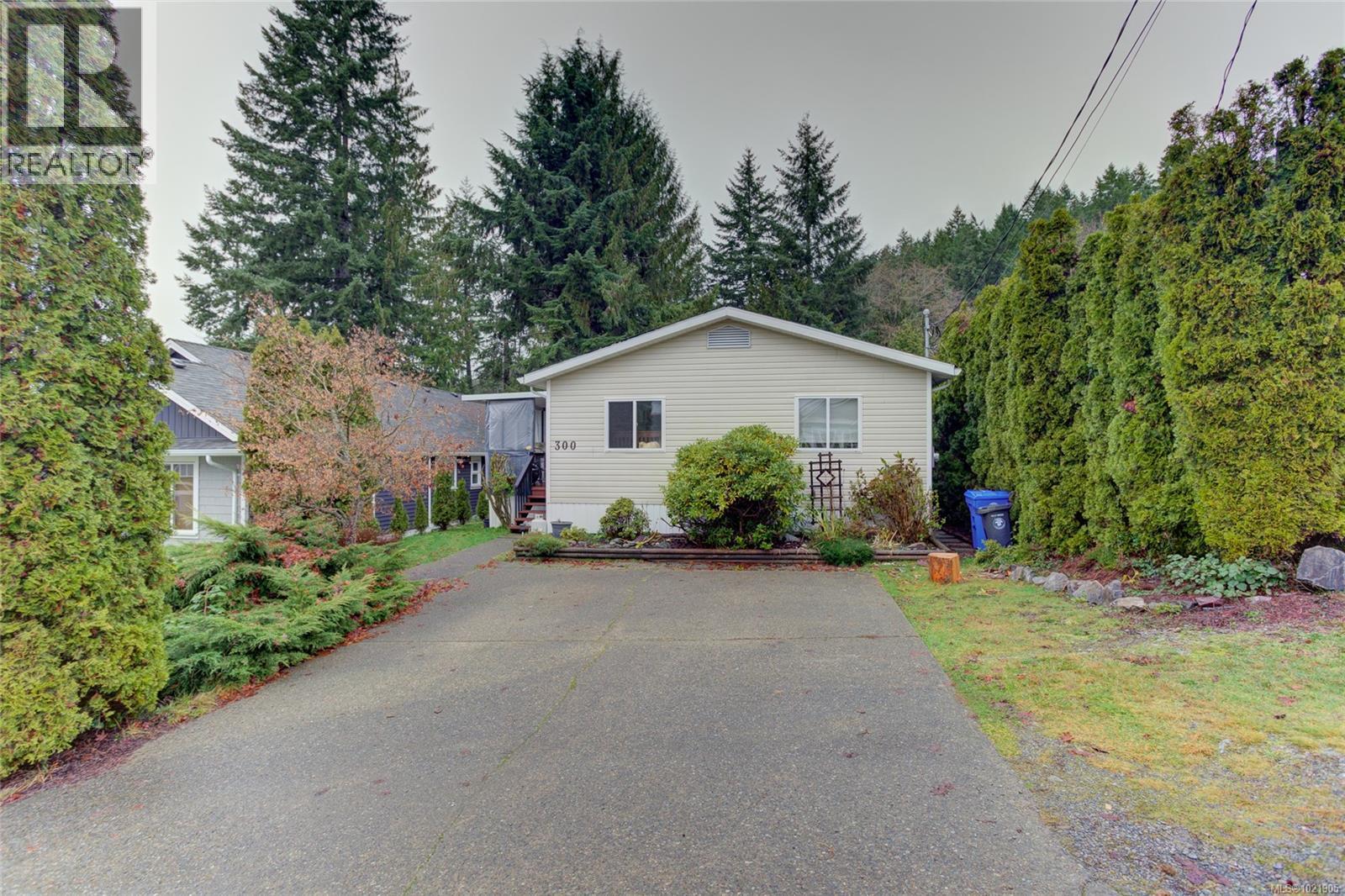 300 Lake Park Rd - 3
