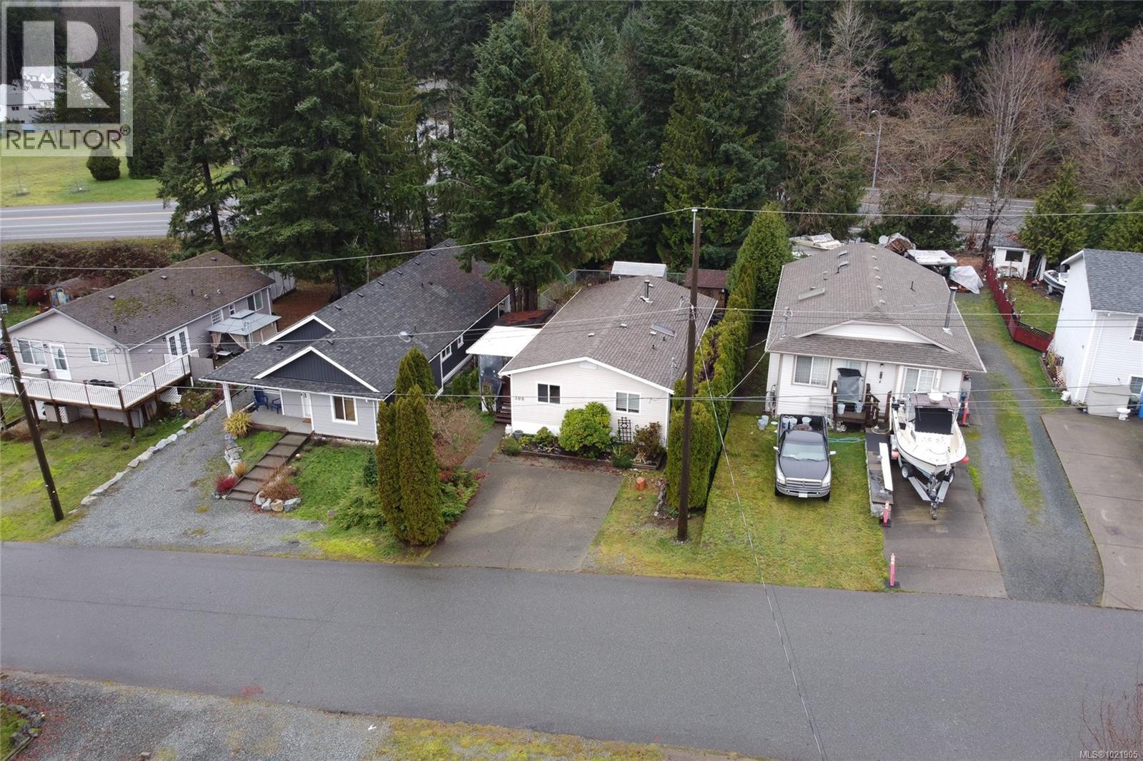 300 Lake Park Rd - 54